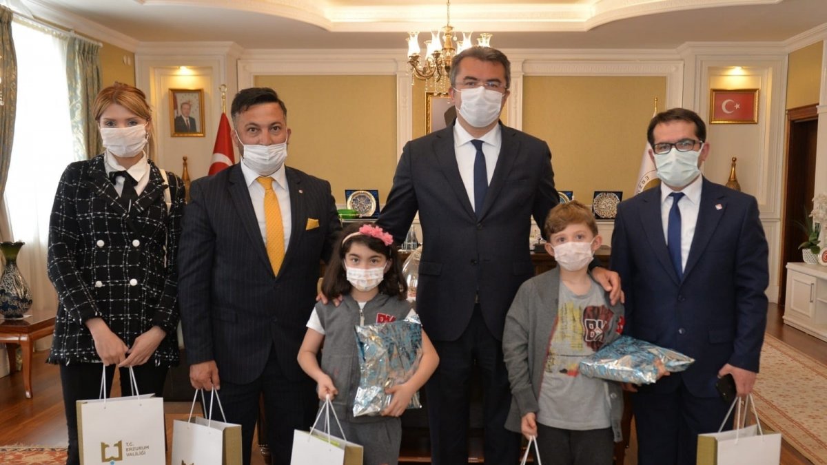 Dünya matematik şampiyonlarından Vali Memiş'e ziyaret