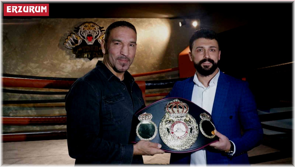 Dünya şampiyonu boksör Fırat Arslan'dan vefa örneği