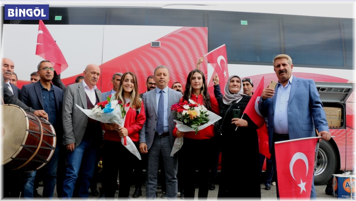 Dünya şampiyonu Eda'ya davullu zurnalı karşılama