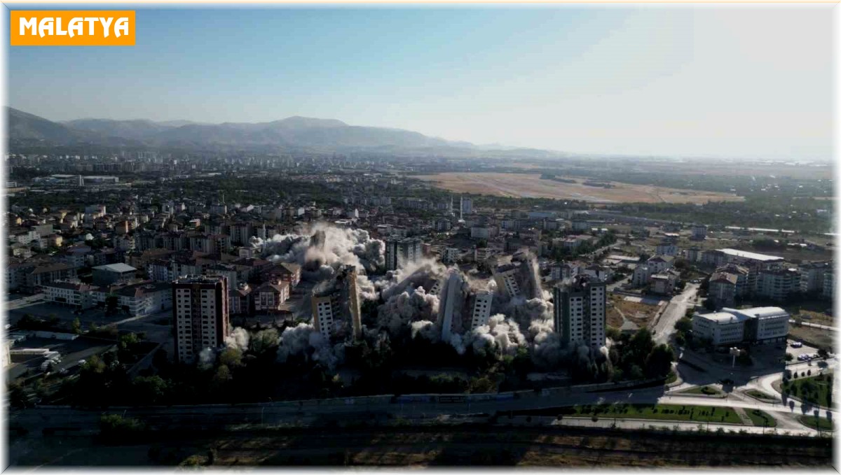 Dünyada ilk kez 15 katlı 9 blok tek seferde patlayıcı ile yıkıldı