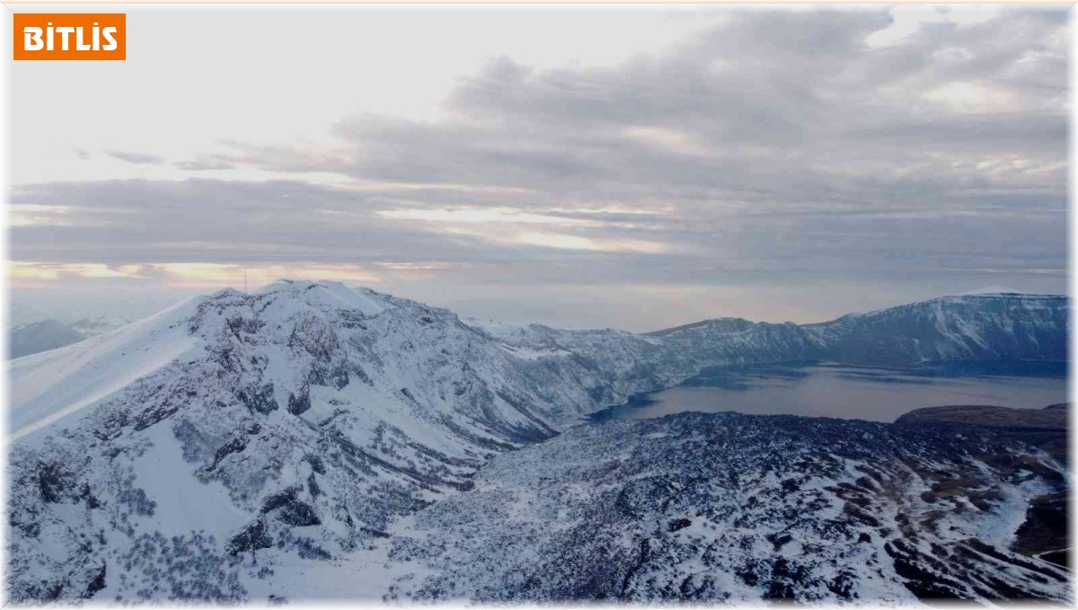 Dünyanın ikinci büyük kraterinde muhteşem kar manzaraları