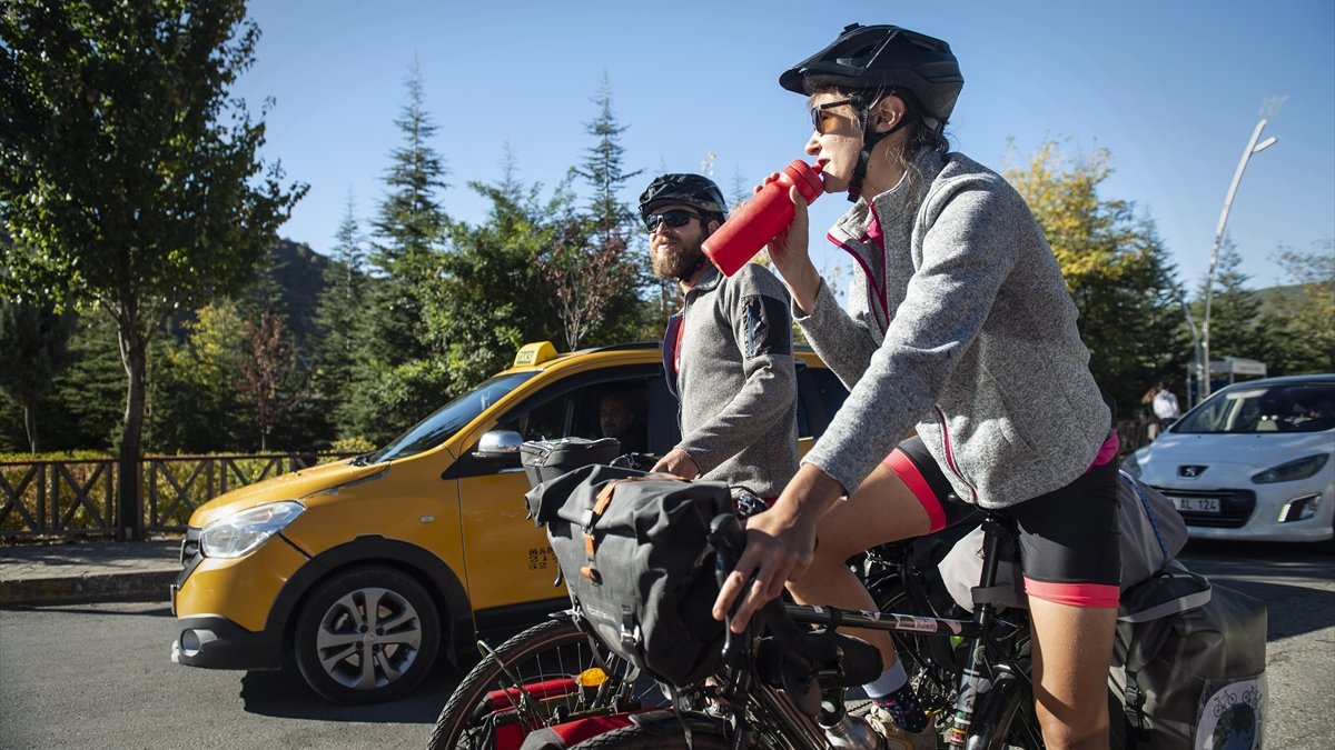 Dünyayı bisikletle gezen iki çevre bilimci Munzur Vadisi'nde doğal yaşamı araştırdı