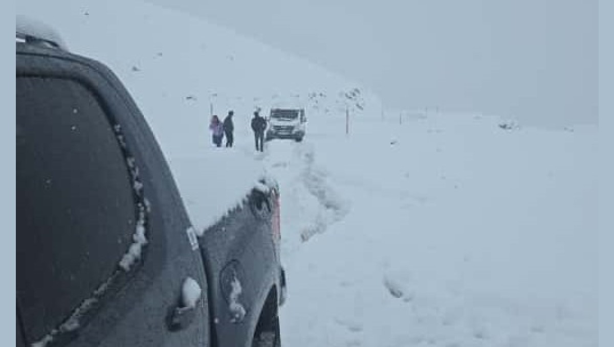 Durankaya-Şivekür yolu kar ve tipi nedeniyle ulaşıma kapandı