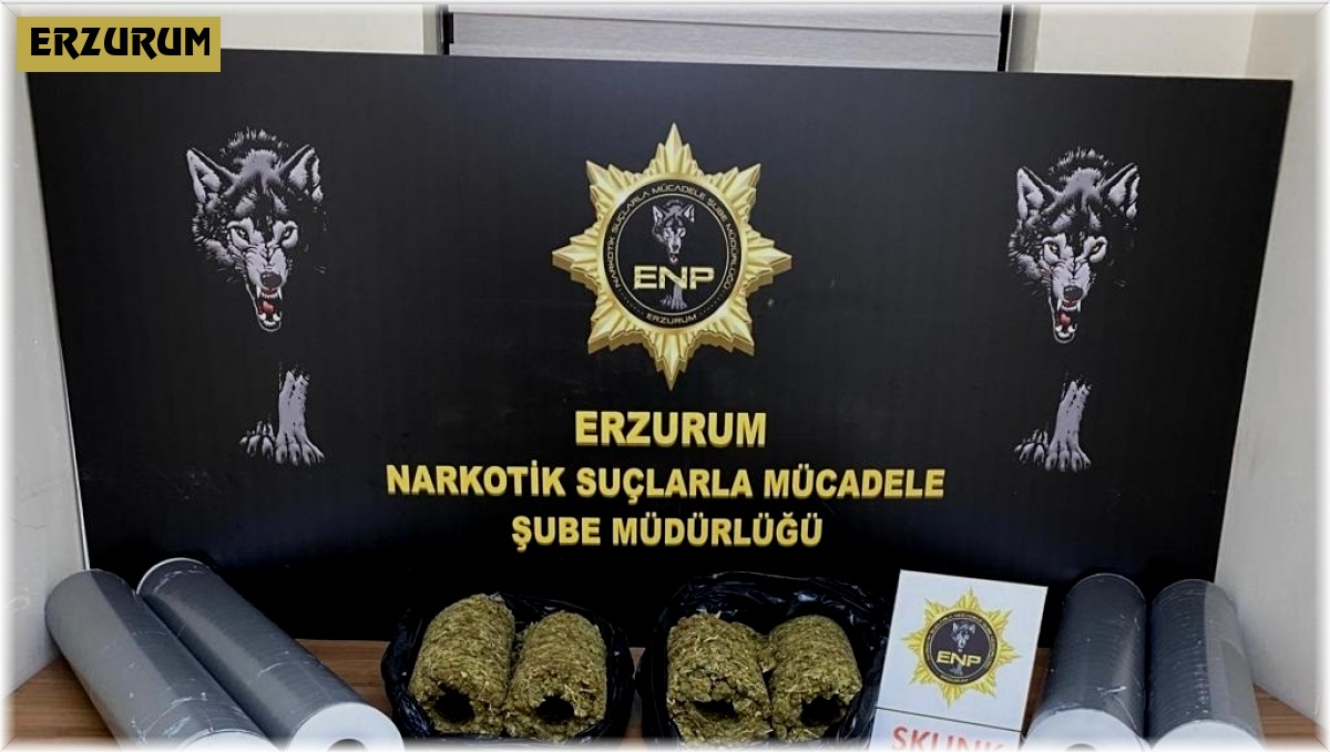 Duvar kağıdı rulosuna gizlenmiş 11 kilo 400 gram skunk maddesi ele geçirildi