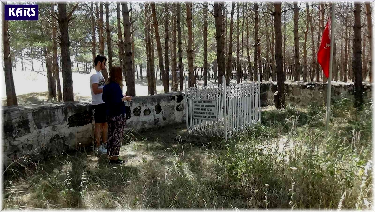 Duyarlı vatandaşlar Şehit yüzbaşının mezarının bakımını yapıyor