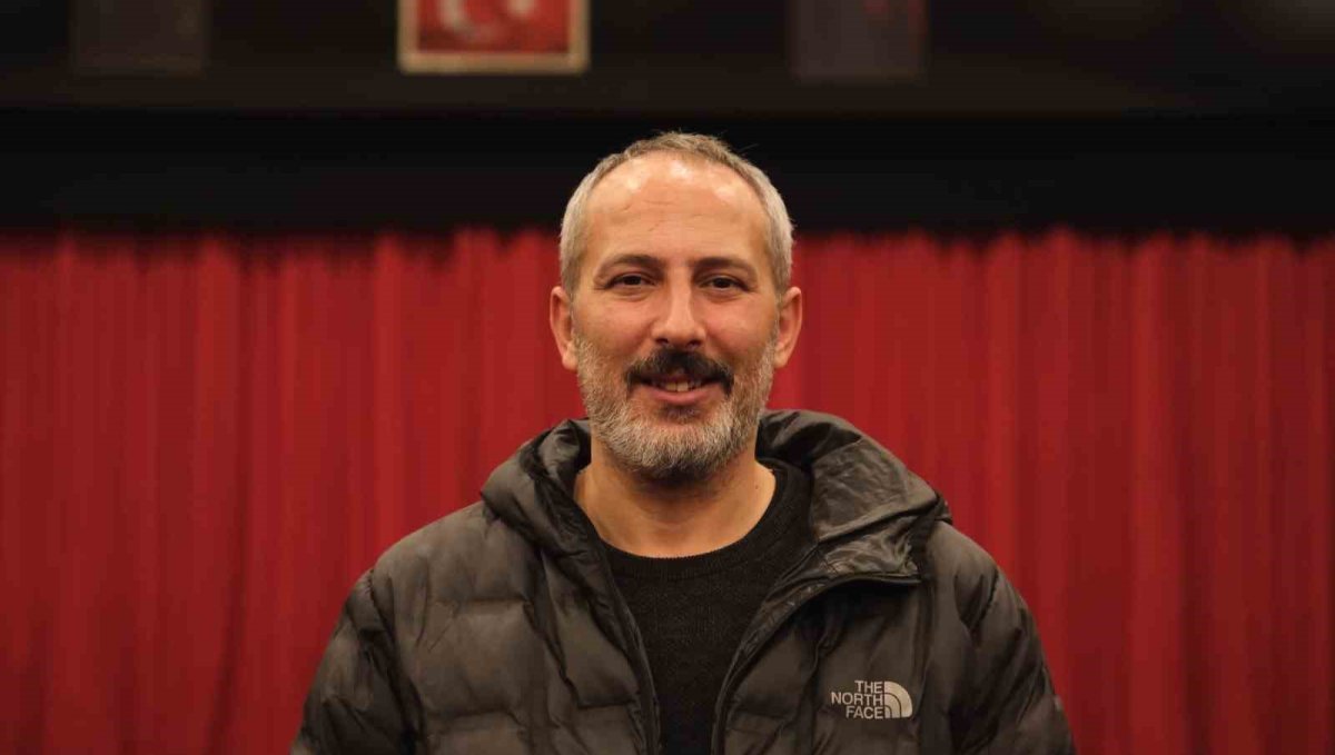 EBB Şehir Tiyatrosu'nun yeni oyunu "Organiyasyon" büyük beğeni topladı