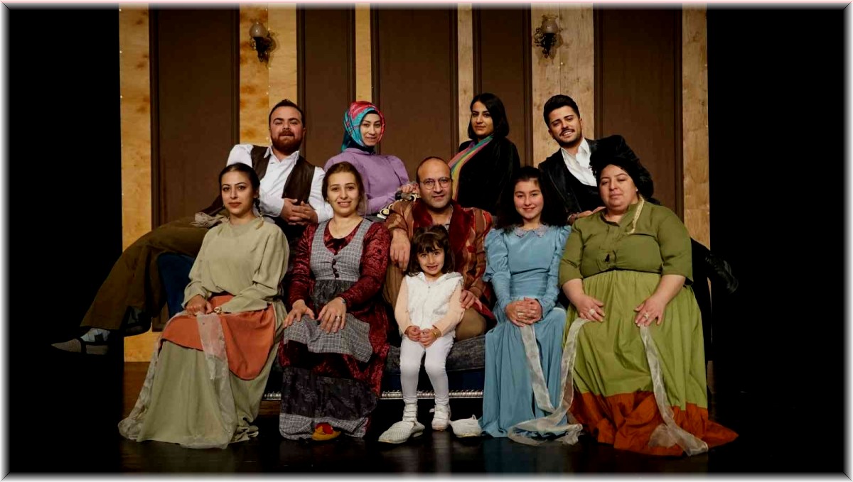 EBB Şehir Tiyatrosu perdelerini 'Zoraki Tabip' ile açtı