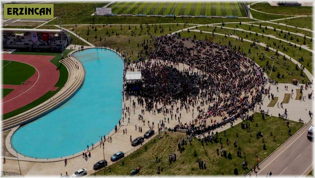 EBYÜ'de coşkulu mezuniyet kutlaması