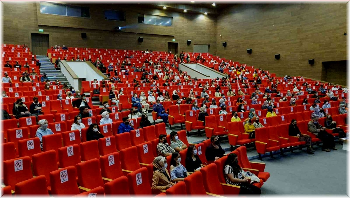 EBYÜ'de "Hobilerinizi İşe Çevirin" ve Erasmus Öğrenci Öğrenim ve Staj Hareketliliği bilgilendirme programları yapıldı