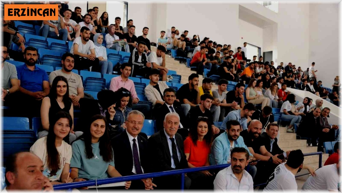 EBYU mezunları ve akademisyenleri futbol gösteri maçında bir araya geldi