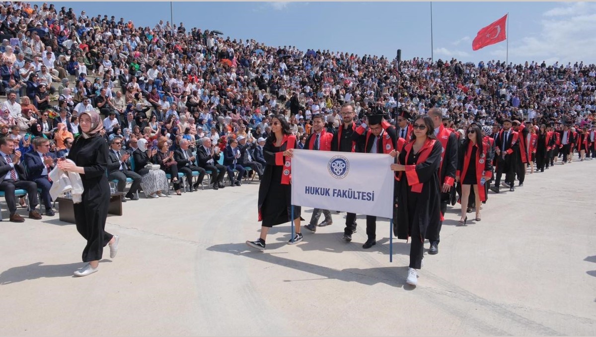 EBYÜ'nün Akademik Yılı Mezuniyet Töreni 20 Haziran'da
