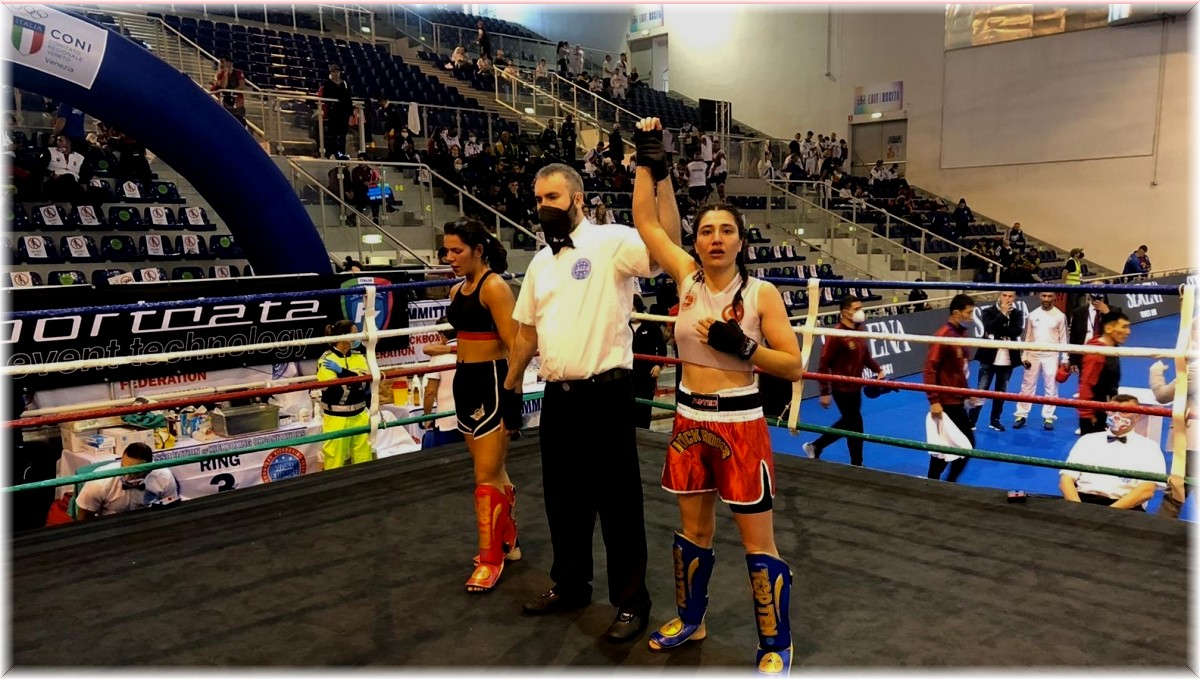 EBYÜ öğrencisi Azizoğlu, kickboks şampiyonasında dünya üçüncüsü oldu