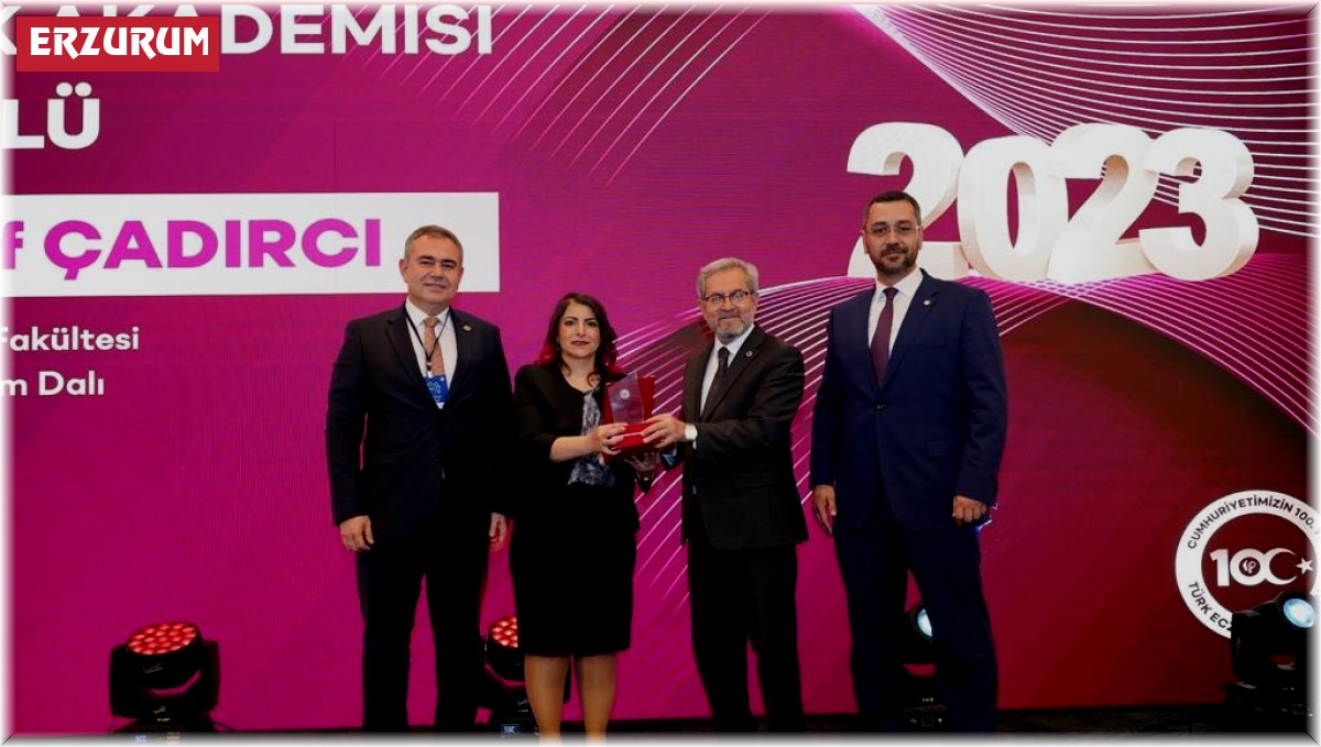 Eczacılık akademisi 2023 bilim ödülüne Prof. Dr. Çadırcı layık görüldü