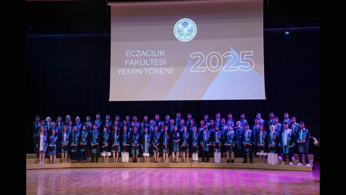 Eczacılık Fakültesi mezunları yemin etti