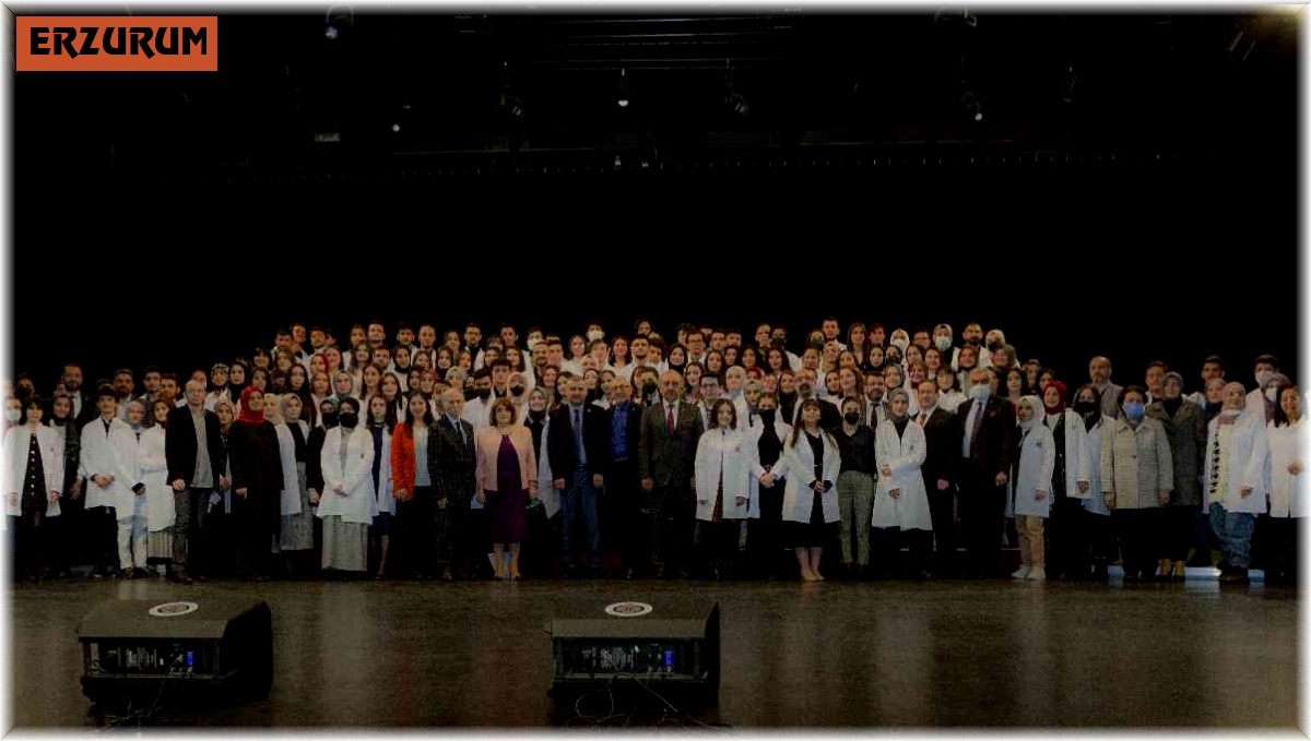 Eczacılık fakültesinde beyaz önlük heyecanı