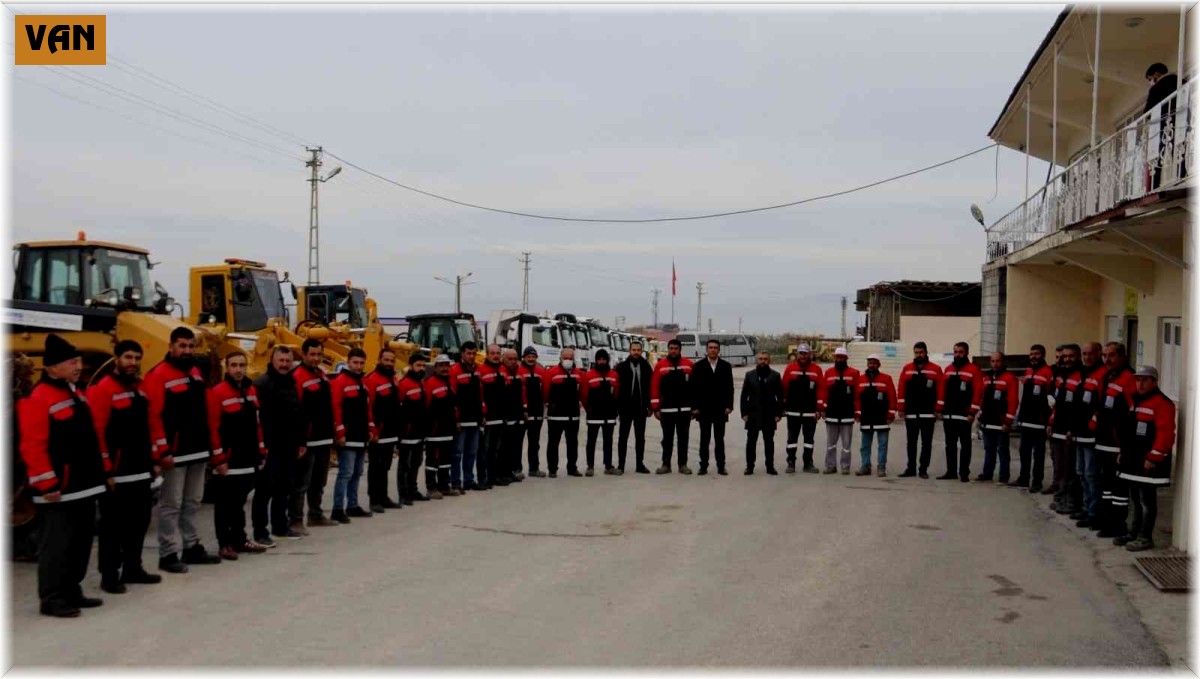 Edremit Belediyesi 22 iş makinesi ve 63 personelle kışa hazır