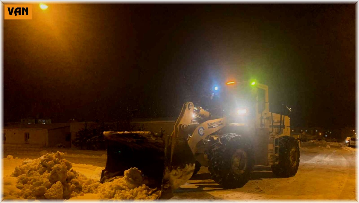 Edremit Belediyesinden karla mücadele çalışması