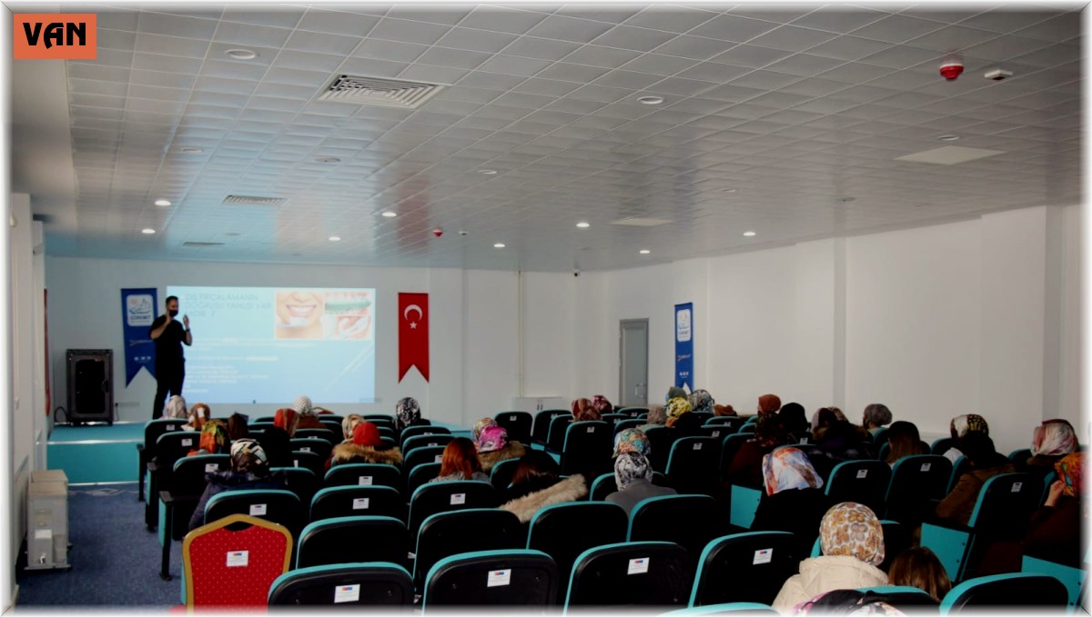 Edremit Belediyesinden kursiyerlere ağız ve diş sağlığı eğitimi