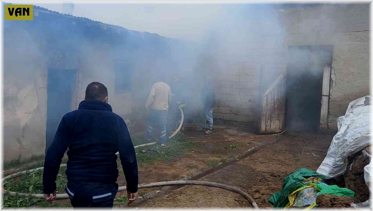 Edremit'te depo yangını