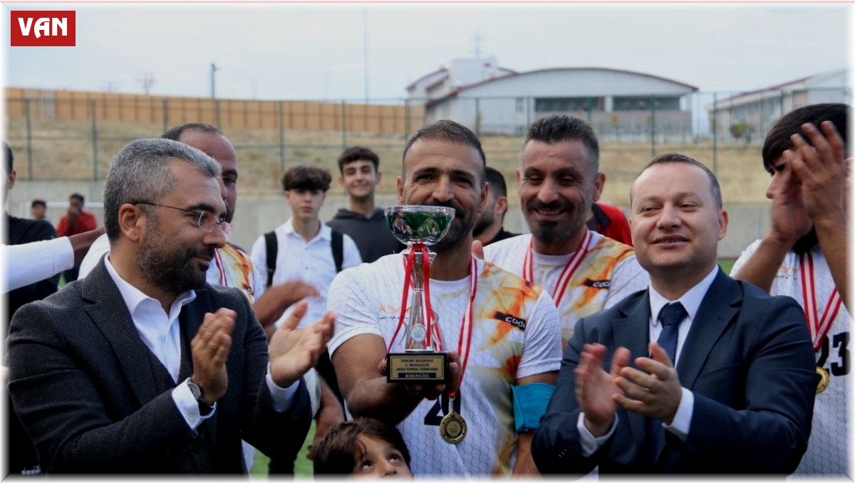 Edremit'te 'Geleneksel Mahalleler Arası Futbol Turnuvası' sona erdi