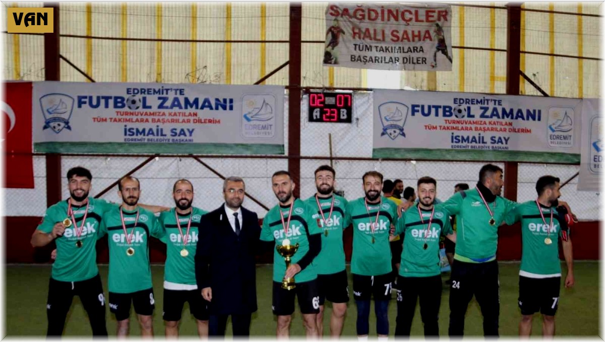 Edremit'te 'Geleneksel Mahalleler Arası Futbol Turnuvası' sona erdi