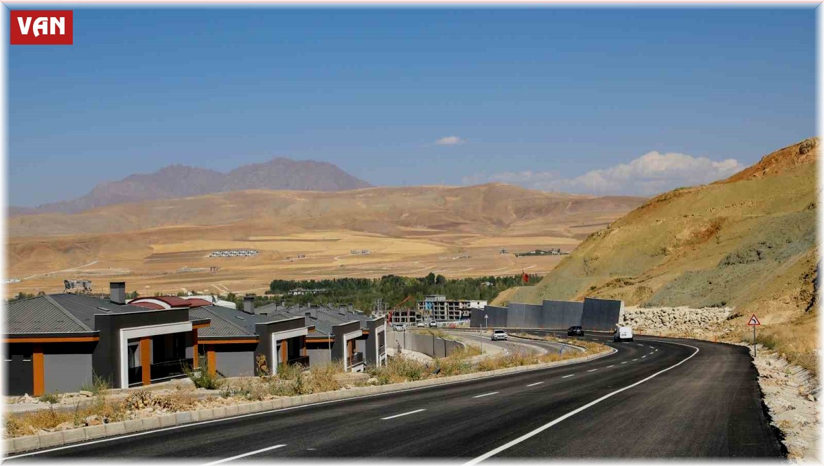 Edremit TOKİ yolu ulaşıma açıldı