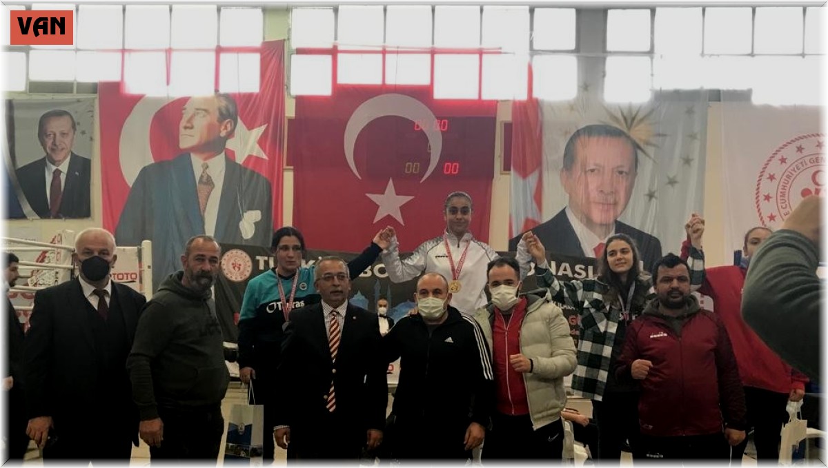 Edremitli Boksör Yaren Düztaş Türkiye şampiyonu oldu