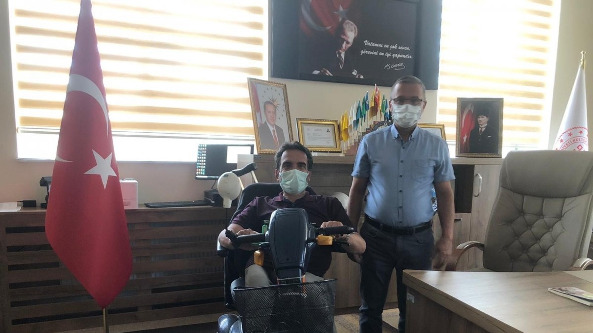 Efe; İl Halk Kütüphanesinden mutlu ayrıldı