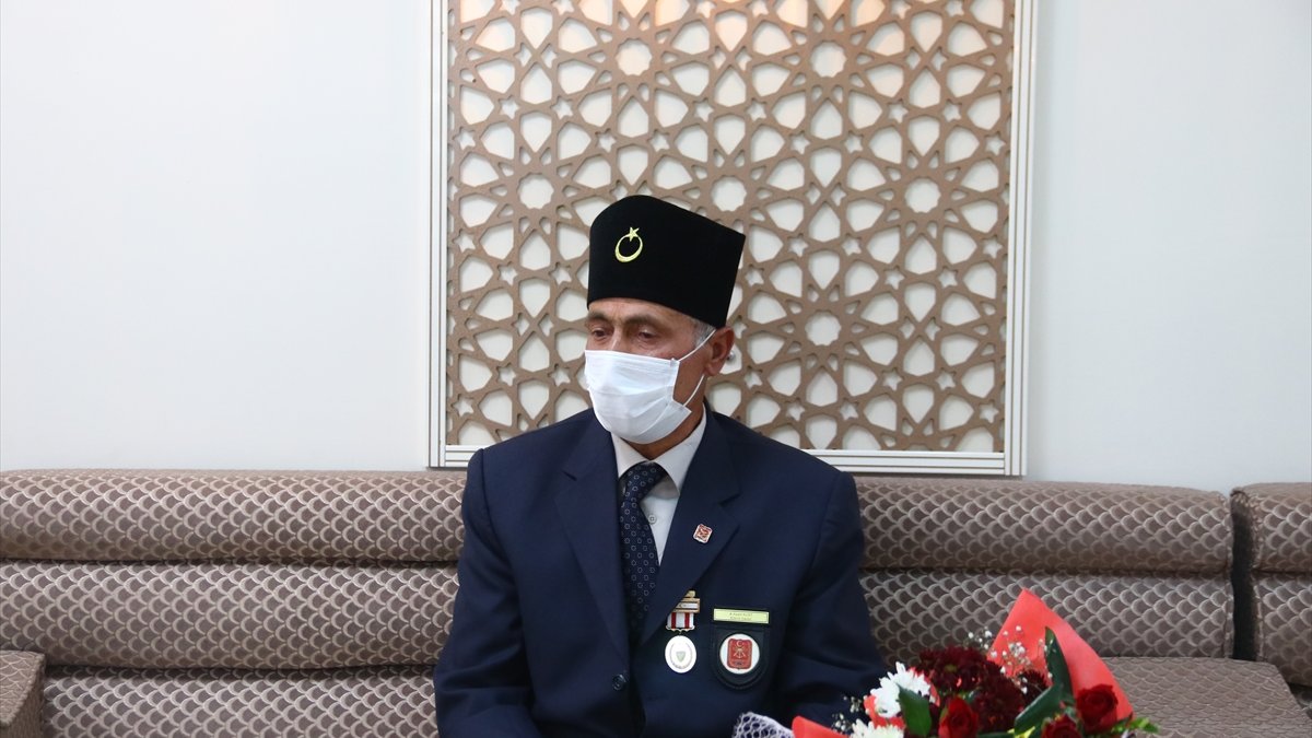 "Efsane tank"ın şoförü gençlerle buluşarak hatıralarını paylaştı