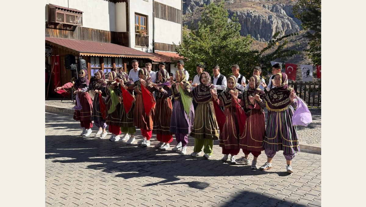 Eğin Halk Oyunları, gençlerle yeniden hayat buluyor