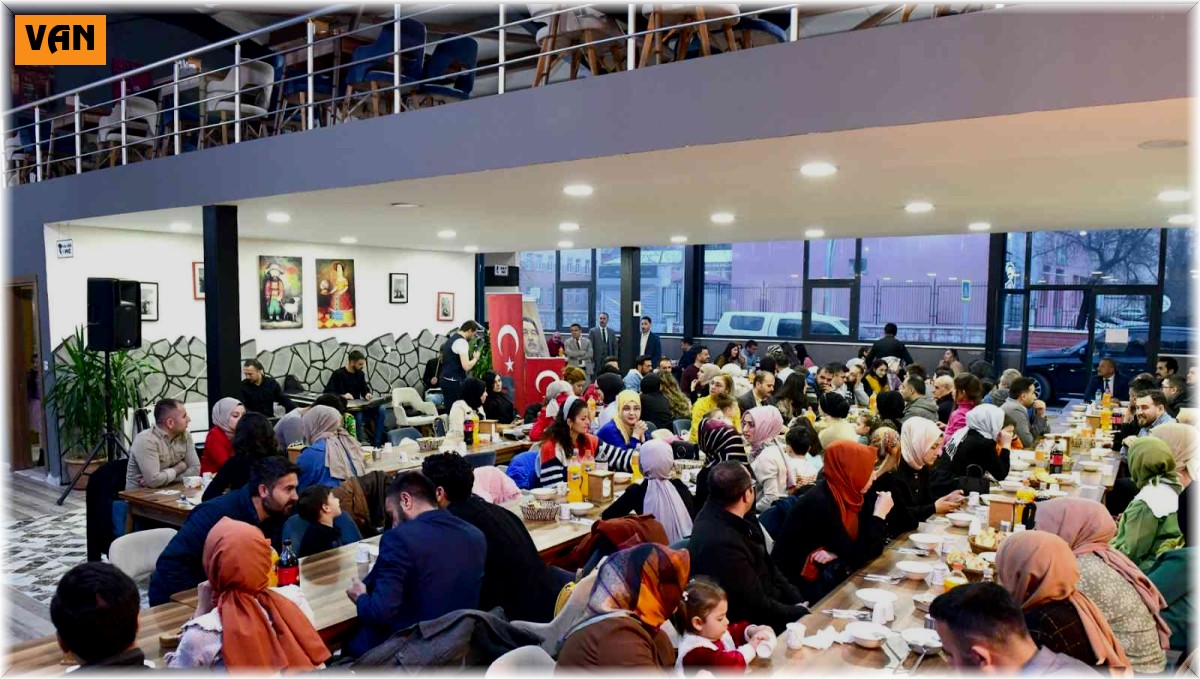 Eğitim-Bir-Sen'den kaynaşma yemeği