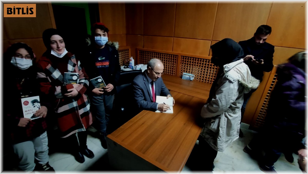 Eğitimci Yazar Halit Ertuğrul'dan öğrencilere konferans