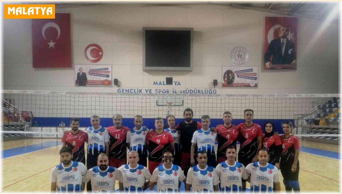 Eğitimciler kupayı kaptı