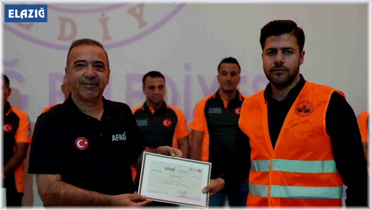Eğitimlerini tamamlayan ELBAK ekibine sertifikaları verildi
