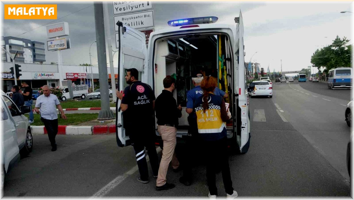 Ekip otosunun karıştığı kazada 2'si polis 3 kişi yaralandı