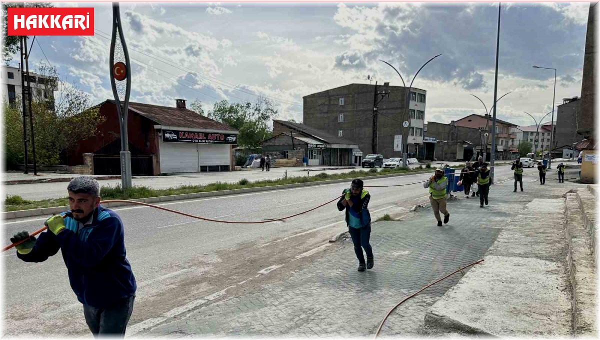 Ekipler fiber optik kablosunu 2 kilometre taşıdılar