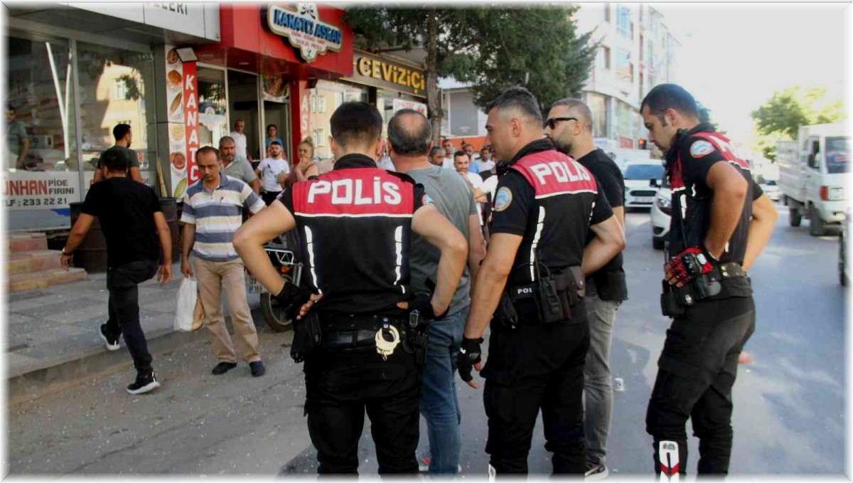 Ekmek sırası beklerken başına düşen cam parçaları ile yaralandı