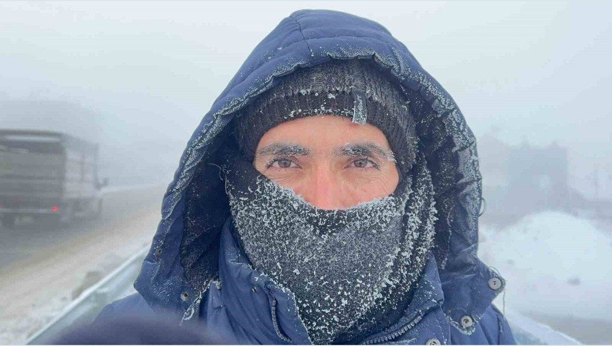 Eksi 18 dereceyi gördü: Ağrı buz kütlesine döndü