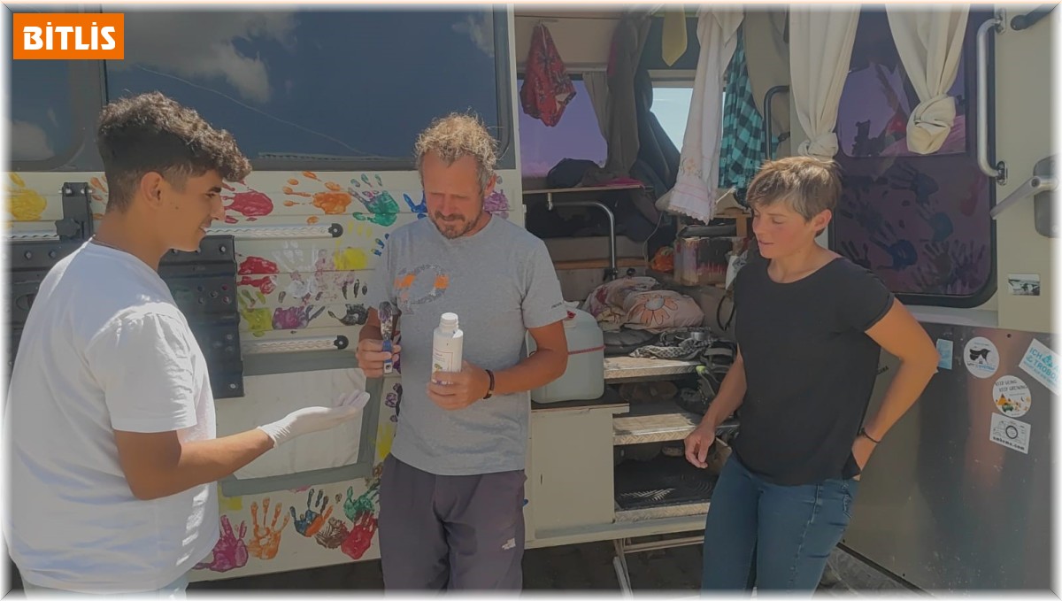 'El Ele' sloganıyla tura çıkan Alman turistler Süphan Dağı'na tırmandı