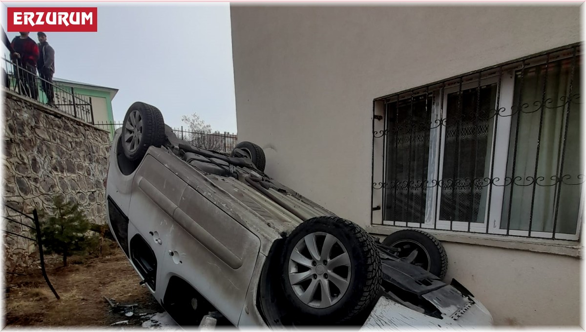 El freni çekilmeyen araç bahçe duvarından uçtu