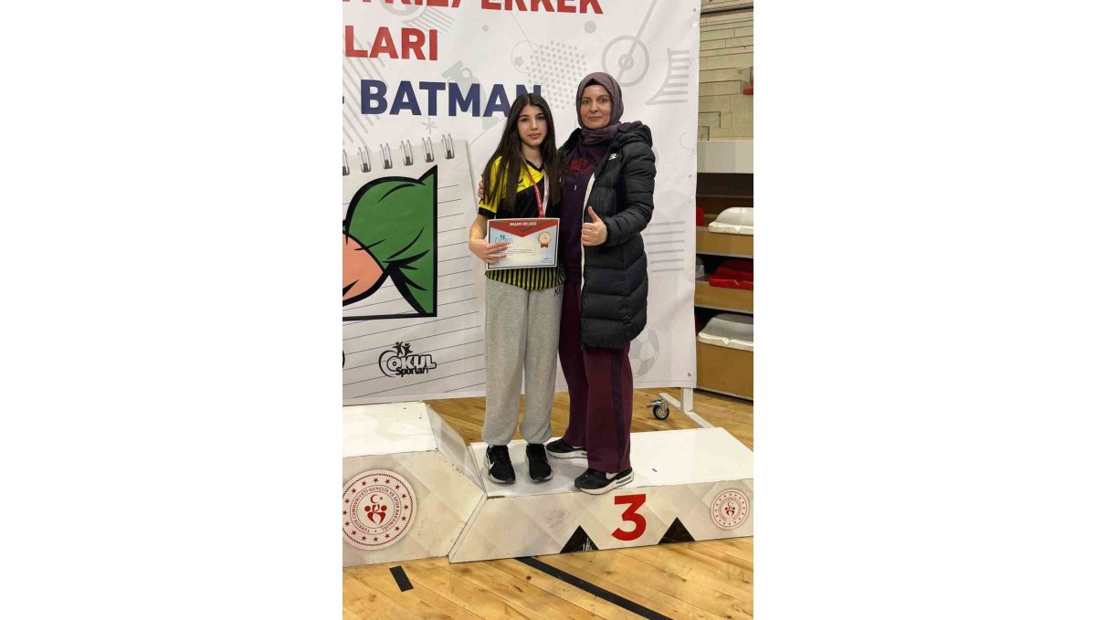 Elazığ'a bilek güreşinde 3 madalya