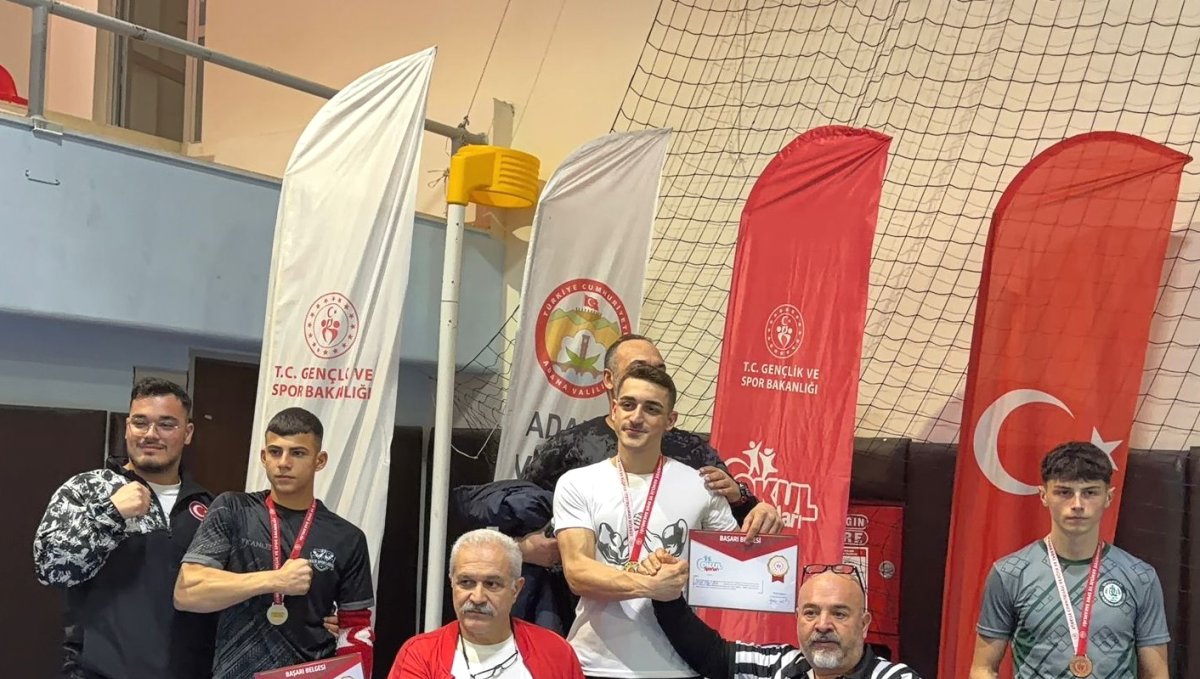 Elazığ'a bilek güreşinde 4 madalya