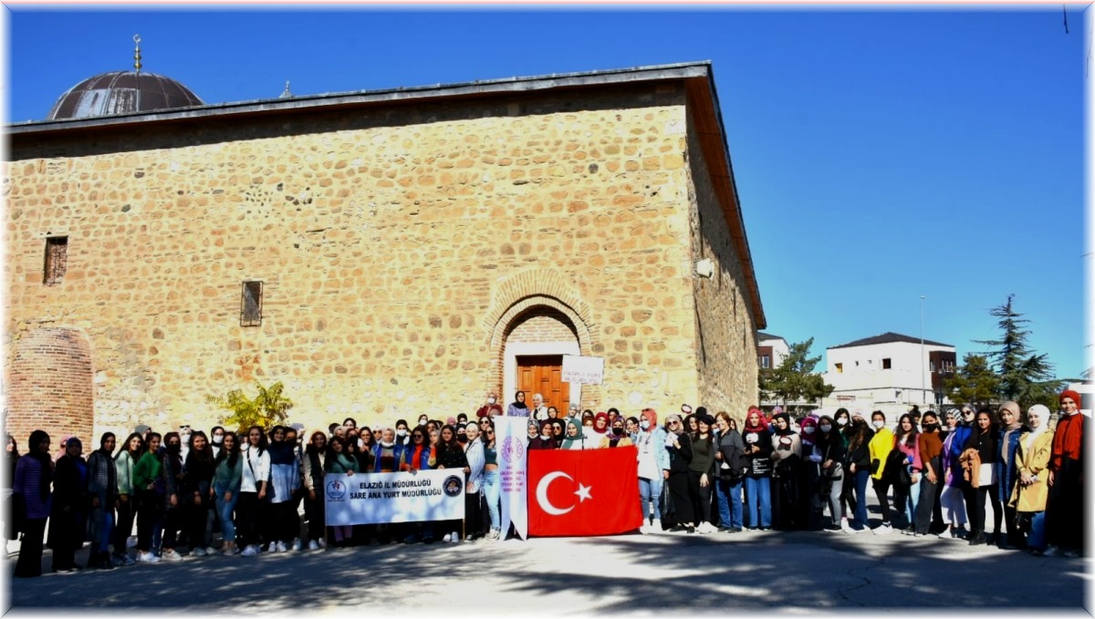 Elazığ'a ilk kez gelen öğrenciler Harput'u gezdi