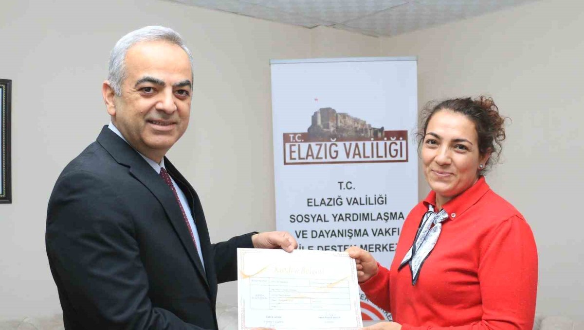 Elazığ aile destek merkezi kursiyerlerine sertifika