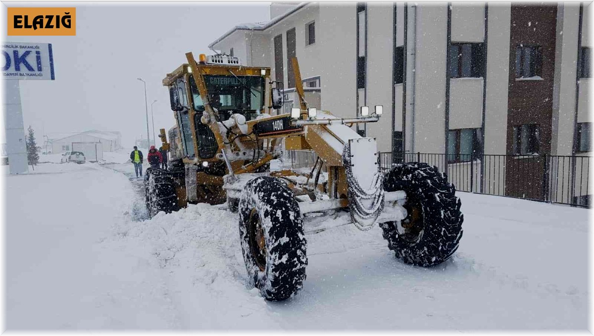 Elazığ Belediyesi karla mücadele çalışmalarını sürdürüyor