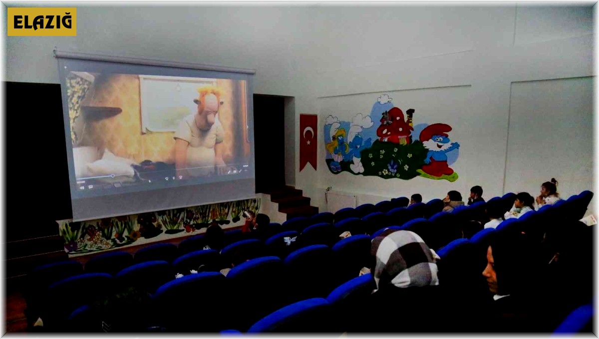 Elazığ Belediyesi'nden miniklere sinema keyfi