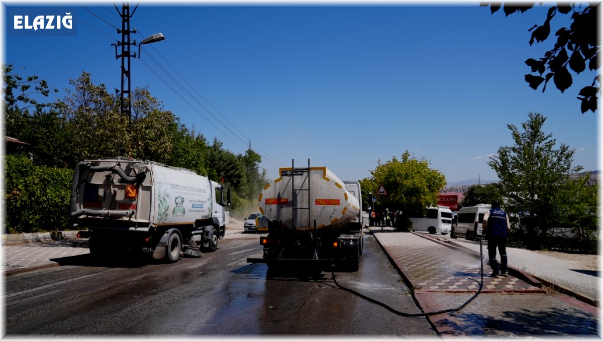 Elazığ Belediyesi, temizlik çalışmalarını sürdürüyor