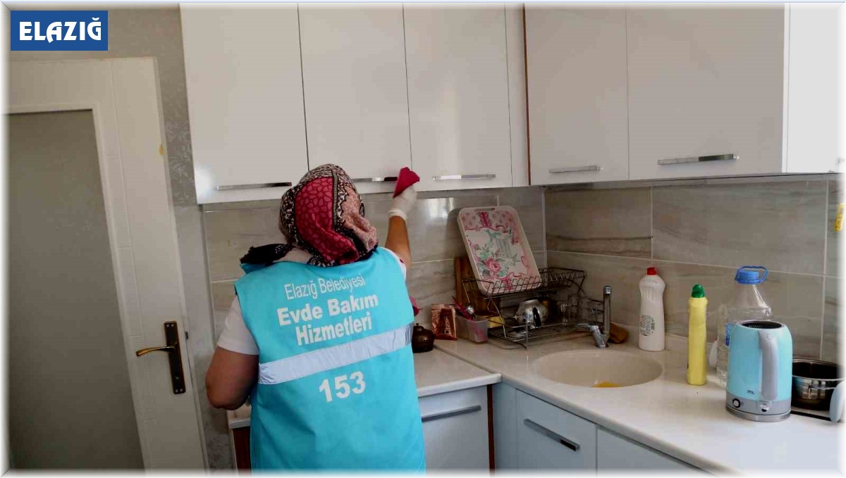 Elazığ Belediyesi yaşlı, kimsesiz ve engelli vatandaşların yanında olmaya devam ediyor