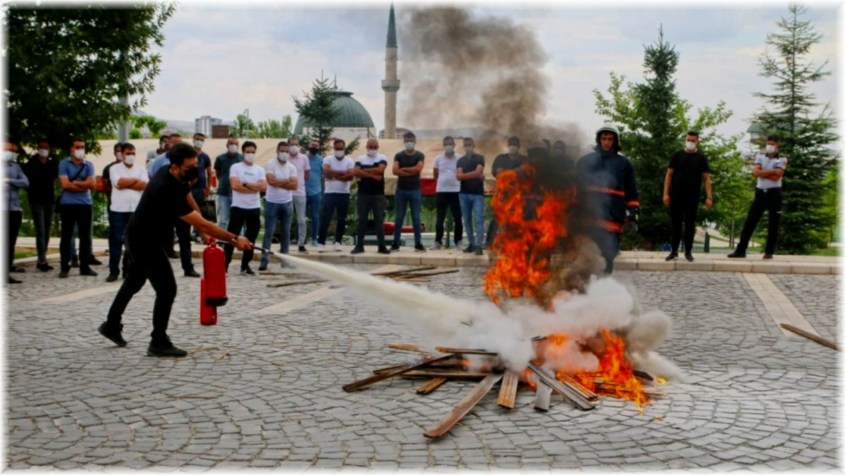 Elazığ Belediyesinden güvenlik personeline yangın eğitimi
