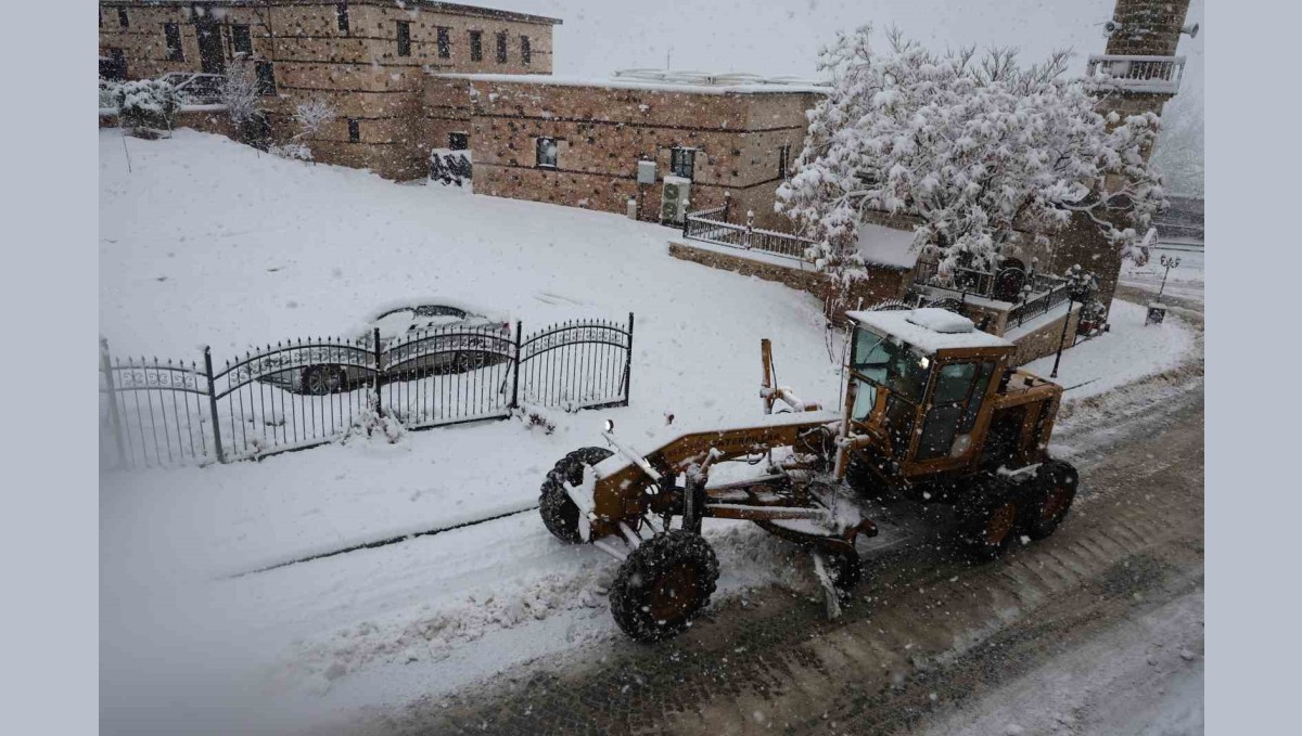 Elazığ Belediyesinden kent genelinde karla mücadele çalışması